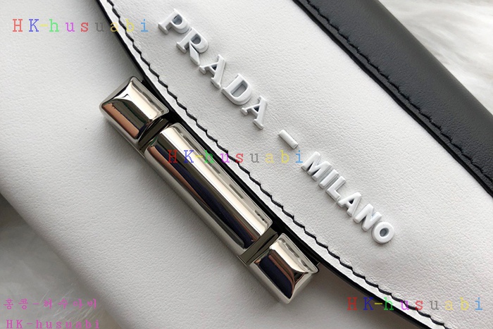 �ڹ̷��ޡ� ����� �ú��� ���� Ŭ��ġ P 1DF004-3